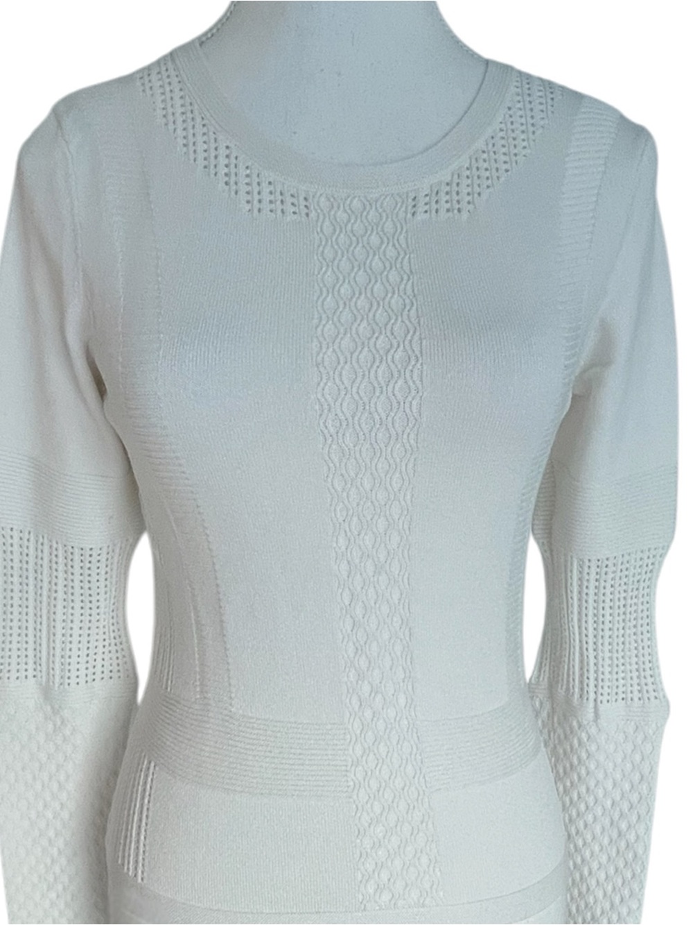 H&M Women’s  White Textured Crew Neck Sweater Size Small